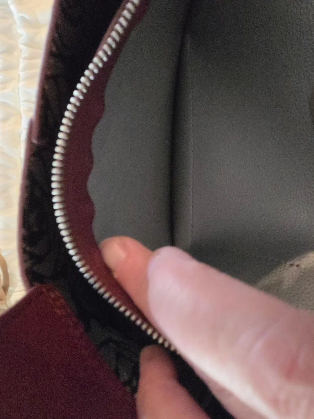 Hobo Vida Small Tote In Port EUc